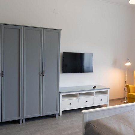 Kunfoglalas Apartmanhaz Kisujszallas Exteriör bild