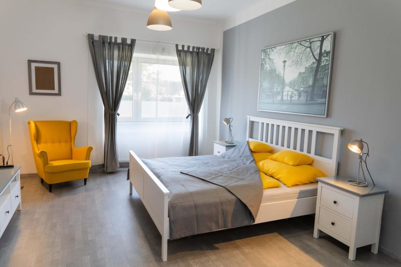 Kunfoglalas Apartmanhaz Kisujszallas Exteriör bild