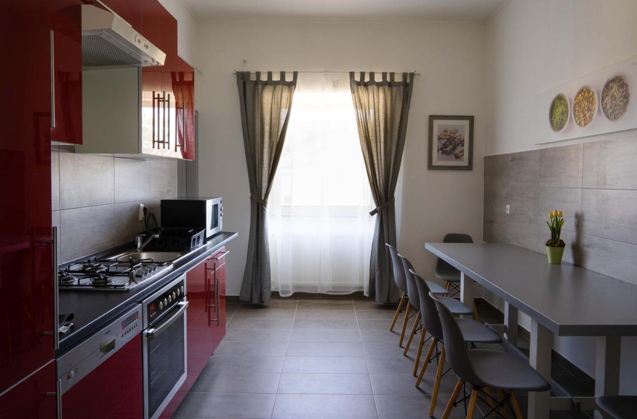 Kunfoglalas Apartmanhaz Kisujszallas Exteriör bild