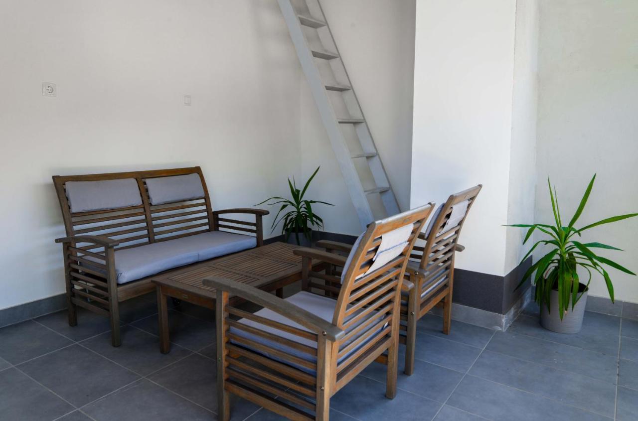Kunfoglalas Apartmanhaz Kisujszallas Exteriör bild